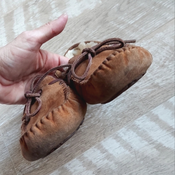 UGG Dakota Slippers - Picture 10 of 15